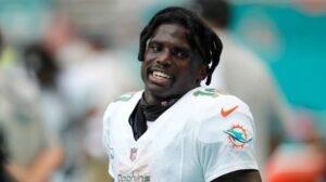 Tyreek Hill Injury Update – Severe Knee Injury Casts Uncertainty Over NFL Future